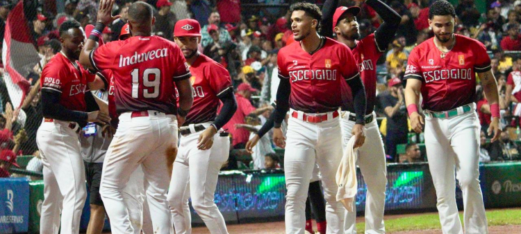 Triunfo del Escogido: Lidera el Round Robin con Ventaja