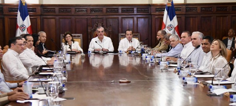 Reunión del Presidente Abinader con su gabinete: exigencias de transparencia en el uso de fondos públicos
