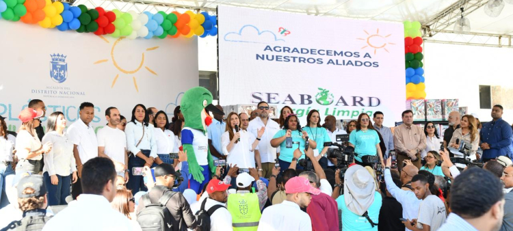Intercambio de Sonrisas por Plástico en el Distrito Nacional