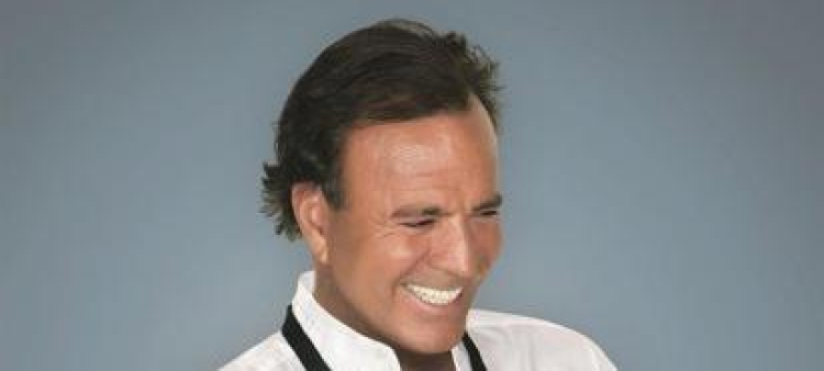 La vida de Julio Iglesias en República Dominicana: Conciertos, Casa en la Playa y Polémica en el Aeropuerto