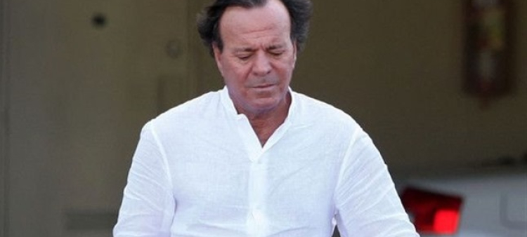 La expresión de Julio Iglesias sobre los dominicanos: “le das un dedo y te coge la mano”