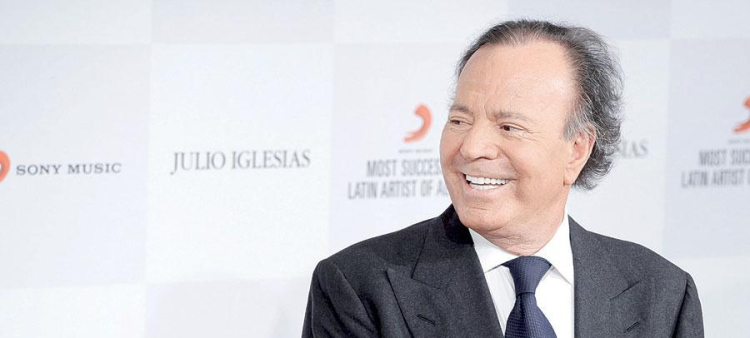 Exempleadas denuncian a Julio Iglesias para evitar futuros casos