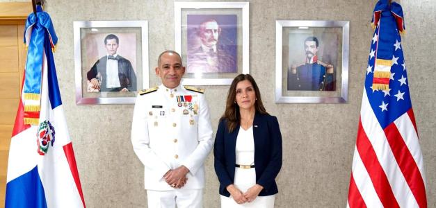 Reunión entre Leah Campos y Director de DNCD para fortalecer cooperación bilateral