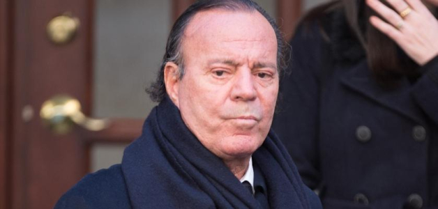 Julio Iglesias contrata abogado para enfrentar acusaciones de abuso sexual