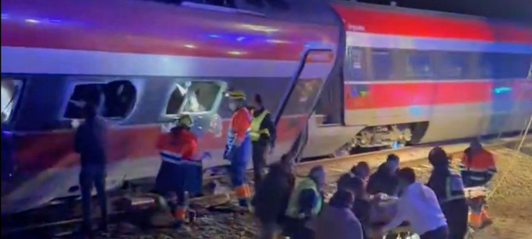 Sánchez promete esclarecer la verdad sobre el accidente ferroviario con 39 víctimas fatales.