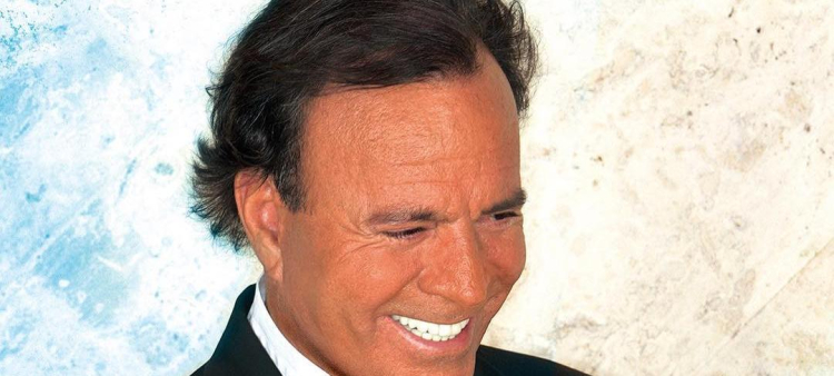 Julio Iglesias comparte mensajes de las mujeres que lo acusan de agresión sexual