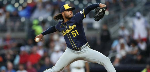 Freddy Peralta se une a los Mets de Nueva York desde Milwaukee