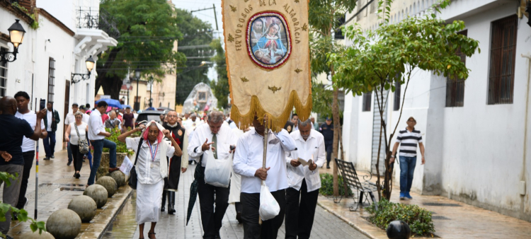 Celebración devota: Honrando a Nuestra Señora Virgen de la Altagracia