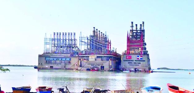 Contaminación por barcaza en Los Negros, Pueblo Viejo de Azua: Una preocupación creciente