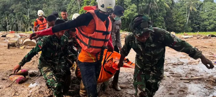 Desaparición de 72 personas por deslizamiento de tierra