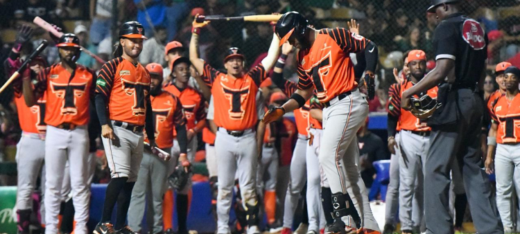 Victoria épica de los Toros: remontan y derrotan 3-2 a los Leones