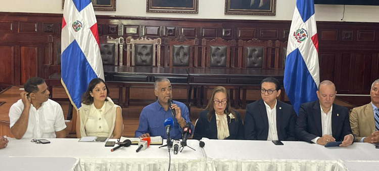 No hay contrato de explotación minera en la Cordillera Septentrional, afirma Joel Santos