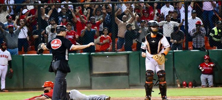 Los Leones del Escogido cerca del bicampeonato