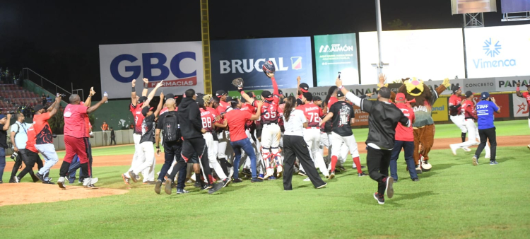 Abinader felicita al Escogido por lograr bicampeonato en la Lidom