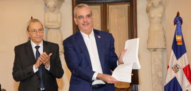 Restricción a Funcionarios: Prohibición de Involucrarse en Empresas que Comercien con el Estado