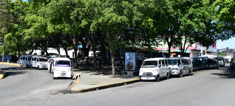 Choferes de Rutas Ocupan Espacios en Parques Públicos