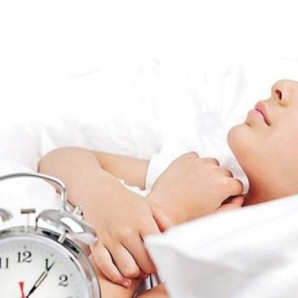 ¿Es común que niños y adolescentes se levanten frecuentemente por la noche para orinar?