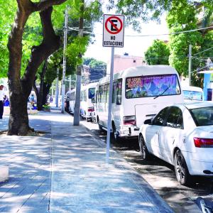 Acciones de Digesett y ADN contra estacionamientos ilegales cerca de parques