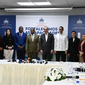 Graduación de más de 300 empleados públicos en maestría del Estado anunciada por Abinader.
