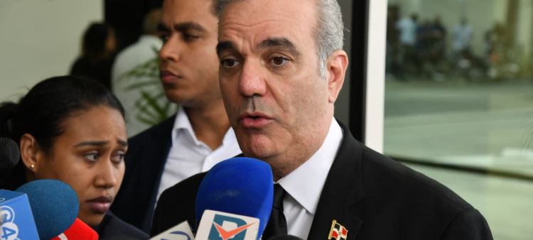 El presidente Luis Abinader describe al ingeniero Ramón Alburquerque como un ejemplo de superación