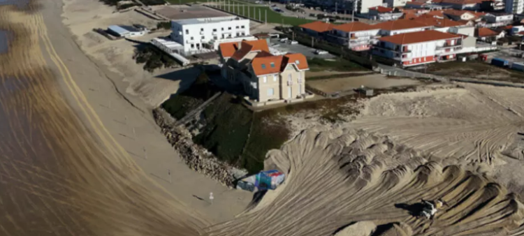 El Cambio Climático Impulsa la Erosión Costera en Playas Francesas