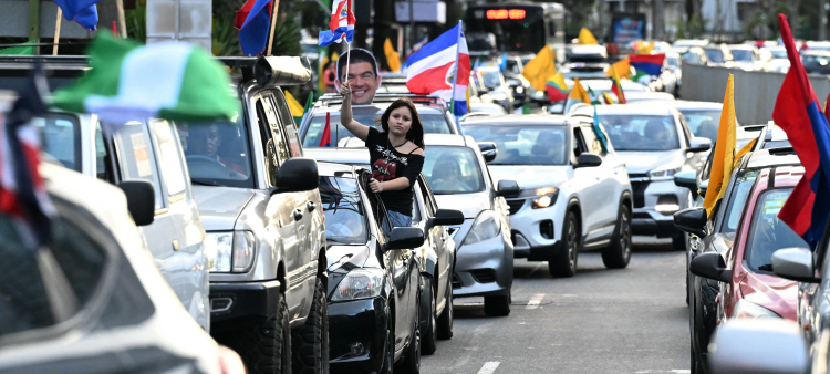 Costa Rica comienza elecciones con la derecha como favorita
