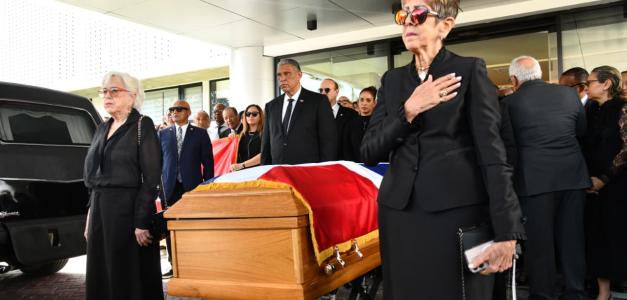 Homenaje del Congreso y la LMD frente al féretro de Ramón Alburquerque