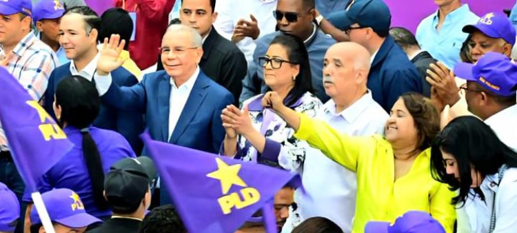 Danilo Medina rechaza alianzas y afirma que el PLD sacará al PRM del poder