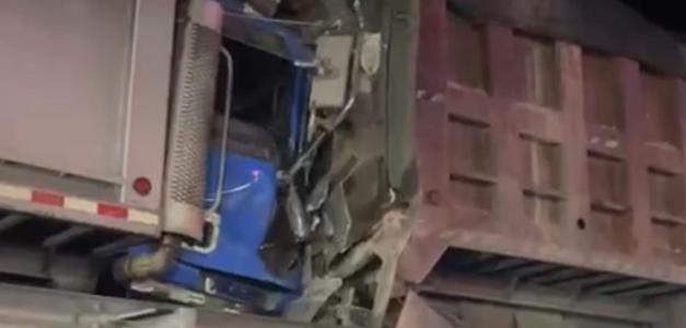 Accidente múltiple en la carretera Sánchez de Yaguate: Involucra tres vehículos pesados