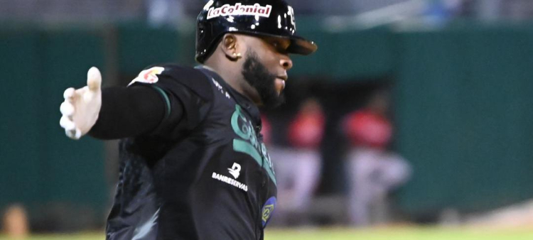 Fichaje de Miguel Sanó por dos temporadas con Las Estrellas Orientales