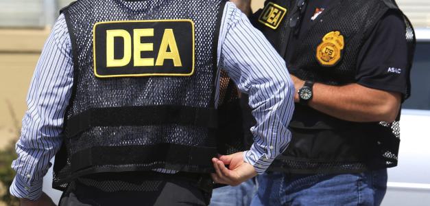 Líder dominicano dirige banda de tráfico de drogas y armas en EE. UU., según la DEA