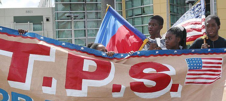 La Jueza impide la medida de Trump que terminaría el sistema de protección a migrantes haitianos