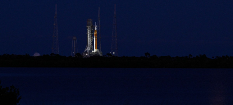 Fuga de Combustible Retrasa Misión Lunar de la NASA