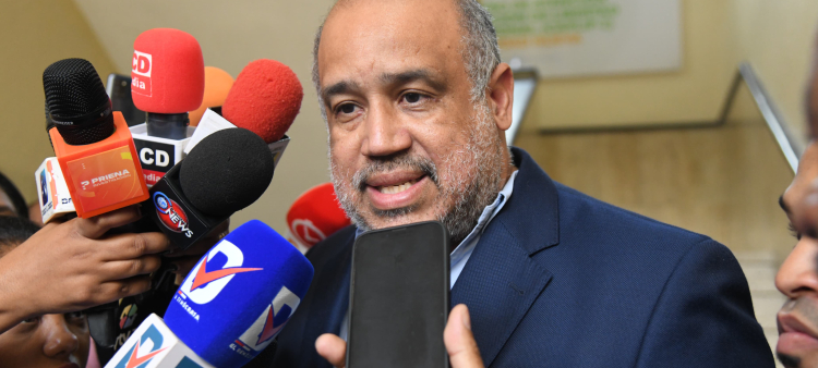 Abogado afirma que Santiago Hazim ha perdido entre 70 y 80 libras en prisión preventiva.