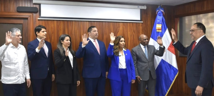 Antoliano juramenta a 5 viceministros de Justicia con experiencia en la Consultoría Jurídica.