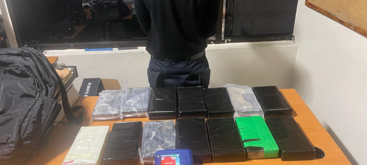Detienen a Joven Croata de 21 años con 14 Paquetes de Cocaína en el Aeropuerto Las Américas.