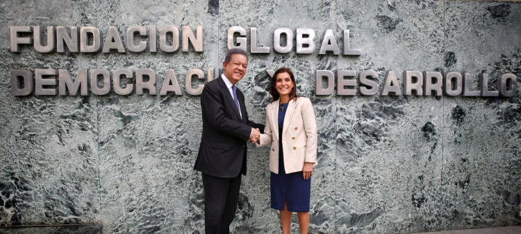 Visita de la Embajadora de Estados Unidos a Leonel en Funglode