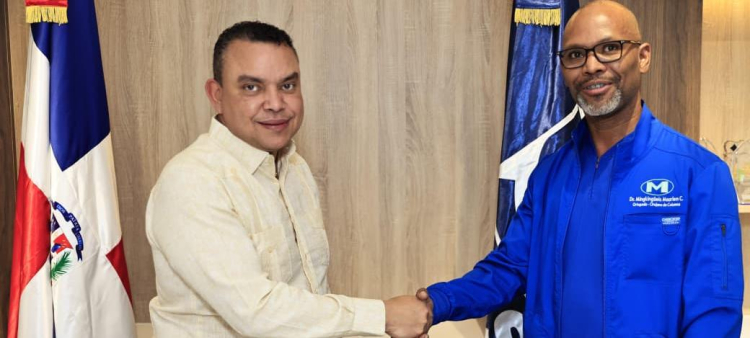 Juramentación de Mingkingüeis Maarlem como Director del Hospital Salvador B. Gautier