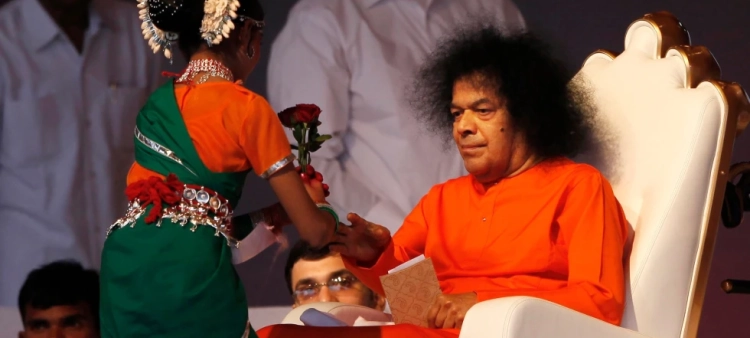 Sathya Sai Baba: El guía espiritual de Nicolás Maduro y Delcy Rodríguez