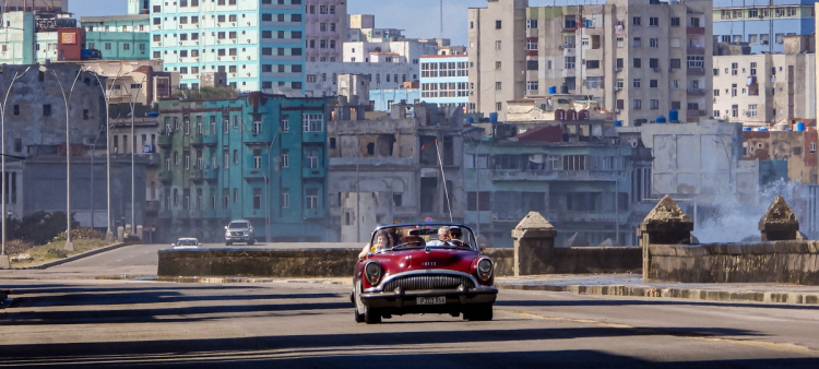 Cierre de hoteles en Cuba por falta de combustible: turistas reubicados