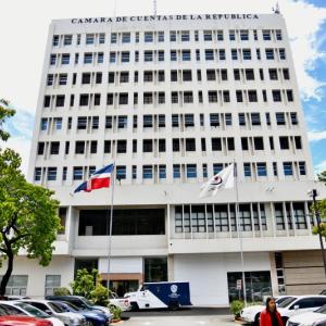 Funcionarios presentan declaraciones juradas de último momento