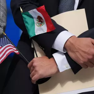 La razón por la que los hispanos tienen dos apellidos en Estados Unidos.