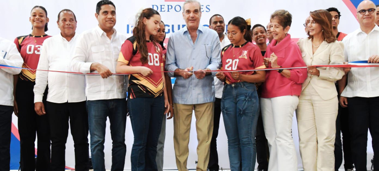 Inauguración de dos Polideportivos en Puerto Plata por Abinader y el ministro de Deportes Kelvin Cruz