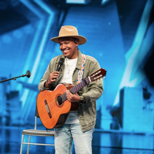 Alexander Mercedes: El dominicano que brilló en el Super Bowl junto a Bad Bunny