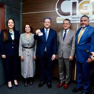 La nueva cédula de identidad de Leonel: Un ejemplo de eficacia del sistema.