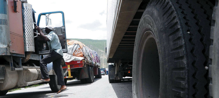 Multa de RD$10,000 para camiones y patanas que transiten por el carril izquierdo