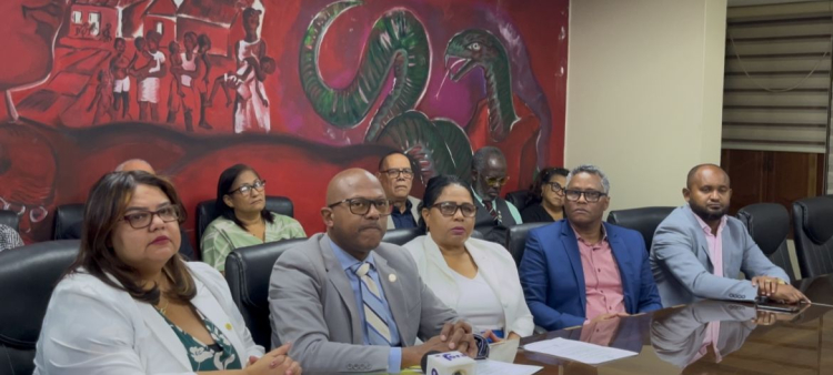 CMD denuncia abuso policial contra médicos en el Robert Reid