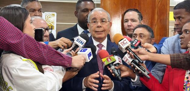 Ineficiencia del Gobierno de Abinader en la Ejecución de Obras