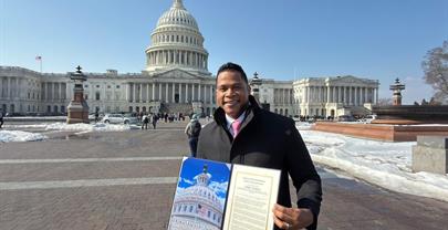 Jandy Ventura recibe reconocimiento en el Capitolio de EE. UU. por su participación en “Dominicans On The Hill”.