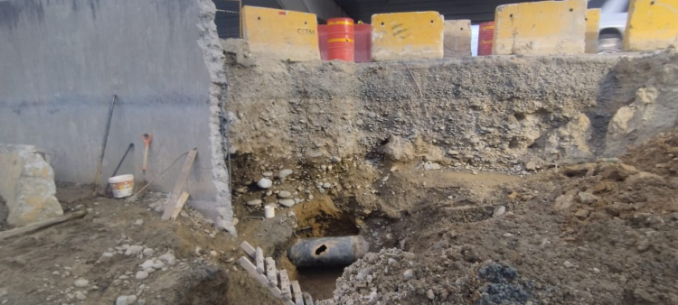Explosión de tubería del Monorriel afecta suministro de agua en Santiago